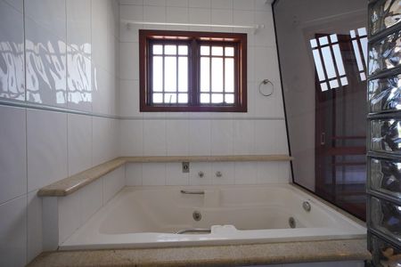 Casa para alugar com 400m², 4 quartos e 4 vagas Casa para alugar com 400m², 4 quartos e 4 vagasBanheiro da Suíte 2