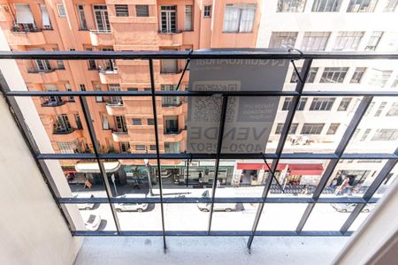 Studio à venda com 40m², 1 quarto e sem vaga Studio à venda com 40m², 1 quarto e sem vagaPlaquinha