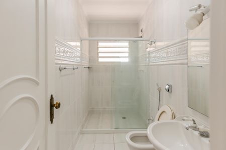 Casa de condomínio para alugar com 247m², 4 quartos e 3 vagas Casa de condomínio para alugar com 247m², 4 quartos e 3 vagasBanheiro Social