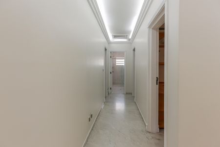 Casa de condomínio para alugar com 247m², 4 quartos e 3 vagas Casa de condomínio para alugar com 247m², 4 quartos e 3 vagasCorredor