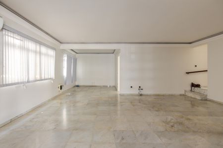 Sala de casa de condomínio para alugar com 4 quartos, 247m² em Vila Albano, São Paulo