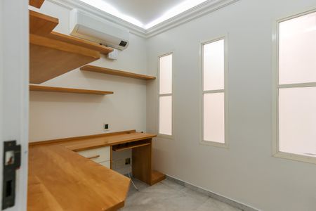 Casa de condomínio para alugar com 247m², 4 quartos e 3 vagas Casa de condomínio para alugar com 247m², 4 quartos e 3 vagasEscritório