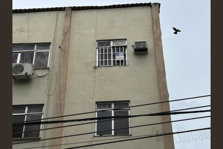 Apartamento para alugar com 80m², 2 quartos e 1 vagaFachada + plaquinha