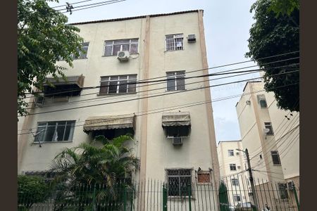 Apartamento para alugar com 80m², 2 quartos e 1 vagaFachada + plaquinha