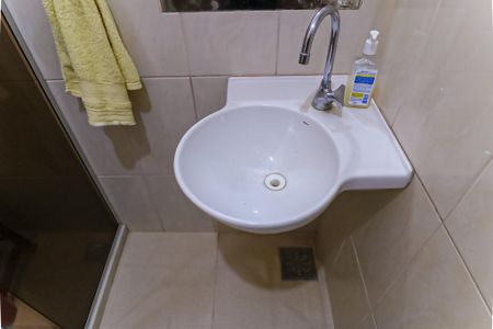 Casa à venda com 80m², 3 quartos e 2 vagas Casa à venda com 80m², 3 quartos e 2 vagasBanheiro Social