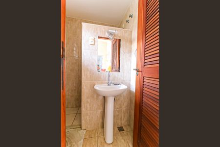 Casa à venda com 80m², 3 quartos e 2 vagas Casa à venda com 80m², 3 quartos e 2 vagasBanheiro de serviço