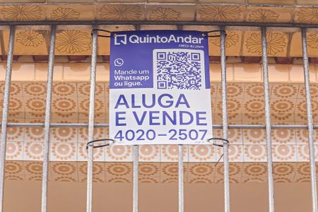 Casa à venda com 80m², 3 quartos e 2 vagas Casa à venda com 80m², 3 quartos e 2 vagasFachada com placa