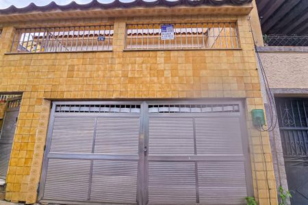 Casa à venda com 80m², 3 quartos e 2 vagas Casa à venda com 80m², 3 quartos e 2 vagasFachada com placa