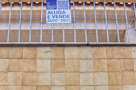 Casa à venda com 80m², 3 quartos e 2 vagas Casa à venda com 80m², 3 quartos e 2 vagasFachada com placa