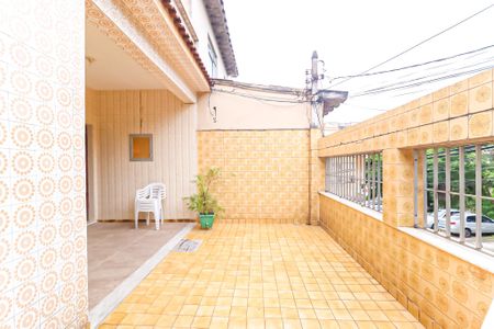 Casa à venda com 80m², 3 quartos e 2 vagas Casa à venda com 80m², 3 quartos e 2 vagasEntrada