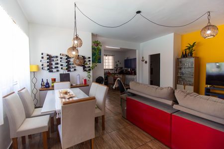 Casa à venda com 3 quartos, 265m² em Piratininga, Niterói