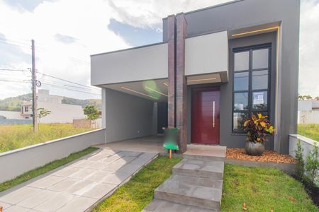Casa à venda com 117m², 3 quartos e 2 vagasFachada