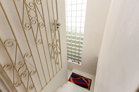 Casa à venda com 190m², 3 quartos e 2 vagasEscadas