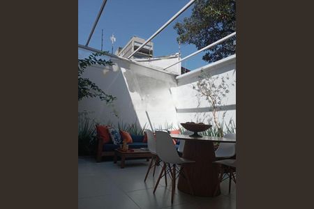 Casa à venda com 180m², 3 quartos e 2 vagas