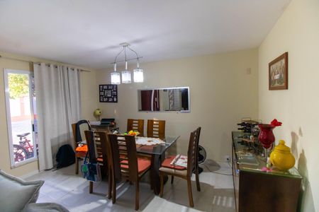 Casa de condomínio à venda com 120m², 3 quartos e 3 vagas Casa de condomínio à venda com 120m², 3 quartos e 3 vagasSala