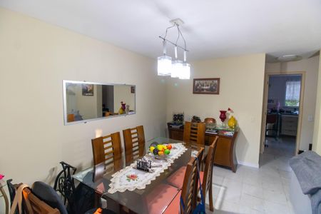 Sala de casa de condomínio para alugar com 3 quartos, 120m² em Itaipu, Niterói