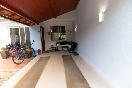 Casa de condomínio à venda com 120m², 3 quartos e 3 vagasGaragem
