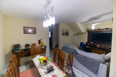 Sala de casa de condomínio para alugar com 3 quartos, 120m² em Itaipu, Niterói