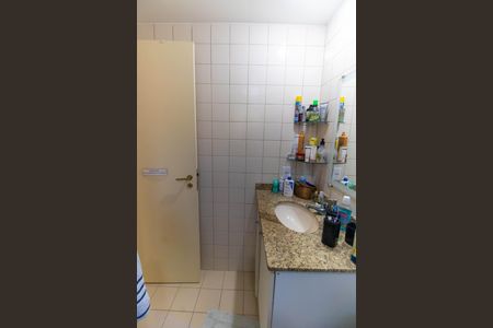 Casa de condomínio à venda com 120m², 3 quartos e 3 vagas Casa de condomínio à venda com 120m², 3 quartos e 3 vagasBanheiro Social