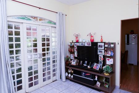 Casa à venda com 270m², 1 quarto e 4 vagas Casa à venda com 270m², 1 quarto e 4 vagasSala