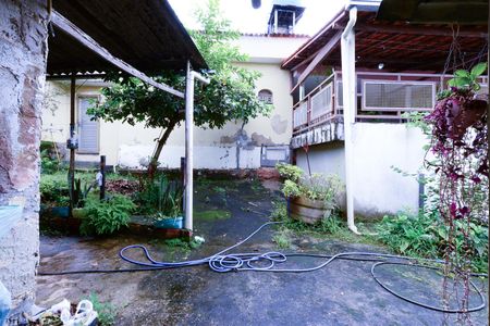 Casa à venda com 270m², 1 quarto e 4 vagas Casa à venda com 270m², 1 quarto e 4 vagasQuintal