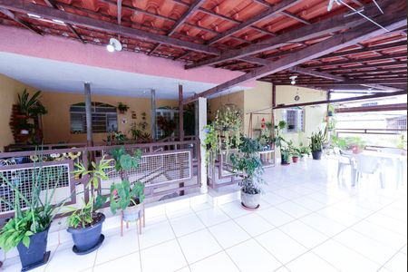 Casa à venda com 270m², 1 quarto e 4 vagas Casa à venda com 270m², 1 quarto e 4 vagasVaranda