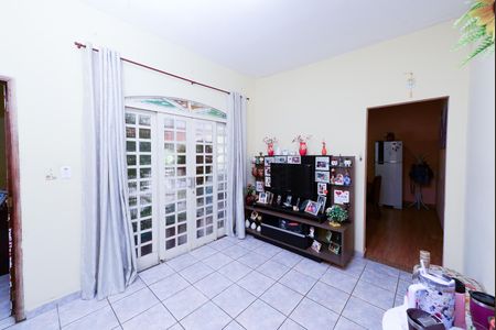 Casa à venda com 270m², 1 quarto e 4 vagas Casa à venda com 270m², 1 quarto e 4 vagasSala