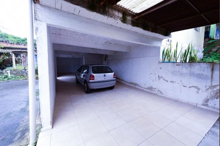 Casa à venda com 270m², 1 quarto e 4 vagas Casa à venda com 270m², 1 quarto e 4 vagasGaragem