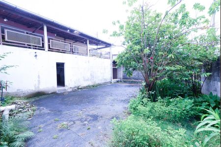 Casa à venda com 270m², 1 quarto e 4 vagas Casa à venda com 270m², 1 quarto e 4 vagasQuintal