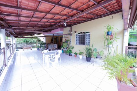 Casa à venda com 270m², 1 quarto e 4 vagas Casa à venda com 270m², 1 quarto e 4 vagasVaranda