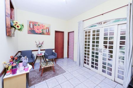 Casa à venda com 270m², 1 quarto e 4 vagas Casa à venda com 270m², 1 quarto e 4 vagasSala