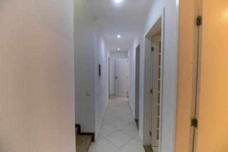 Casa para alugar com 198m², 4 quartos e 3 vagasCorredor 