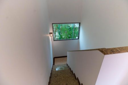 Casa para alugar com 198m², 4 quartos e 3 vagasEscada 