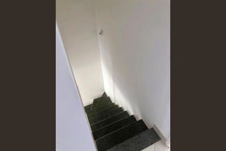 Casa para alugar com 70m², 2 quartos e 1 vagaEscada