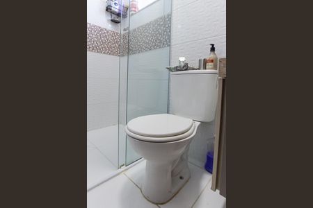 Banheiro da Suíte 1 de casa de condomínio à venda com 2 quartos, 70m² em Vila Mazzei, São Paulo