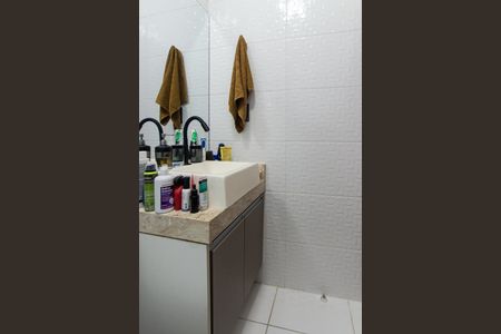 Casa de condomínio à venda com 70m², 2 quartos e 1 vaga Casa de condomínio à venda com 70m², 2 quartos e 1 vagaBanheiro da Suíte 1