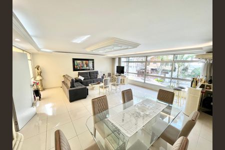 Casa à venda com 288m², 3 quartos e 3 vagasSala