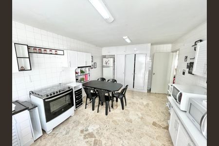 Casa à venda com 288m², 3 quartos e 3 vagasCozinha