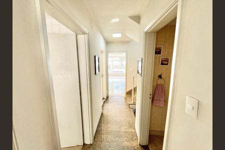 Casa à venda com 288m², 3 quartos e 3 vagasCorredor