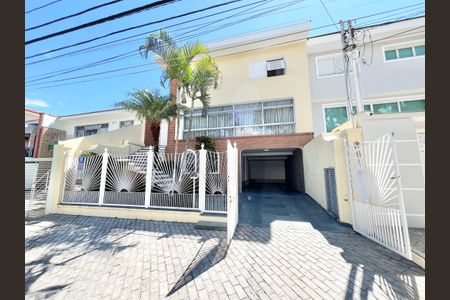 Casa à venda com 288m², 3 quartos e 3 vagasFachada