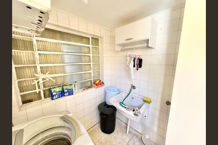 Casa à venda com 288m², 3 quartos e 3 vagasLavanderia