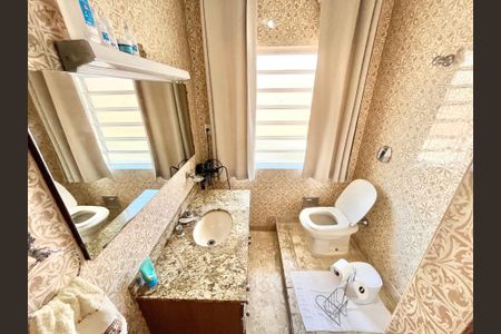 Casa à venda com 288m², 3 quartos e 3 vagasBanheiro