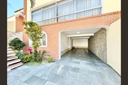 Casa à venda com 288m², 3 quartos e 3 vagasFachada/Garagem