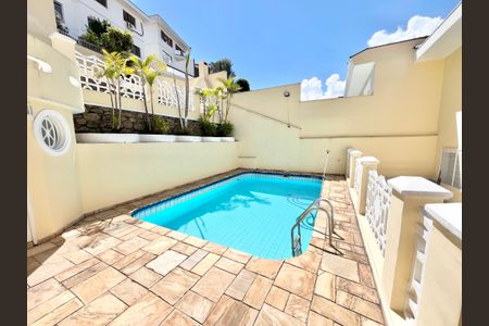 Casa à venda com 288m², 3 quartos e 3 vagasÁrea comum - Piscina