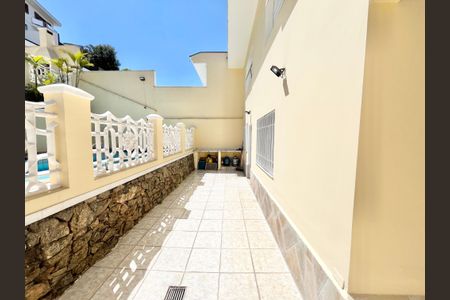 Casa à venda com 288m², 3 quartos e 3 vagasÁrea externa