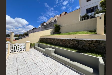 Casa à venda com 288m², 3 quartos e 3 vagasChurrasqueira
