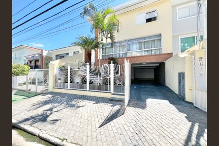 Casa à venda com 288m², 3 quartos e 3 vagasFachada