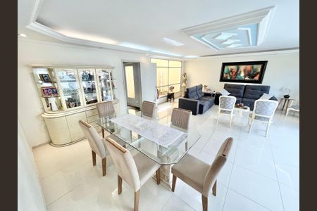 Casa à venda com 288m², 3 quartos e 3 vagasSala