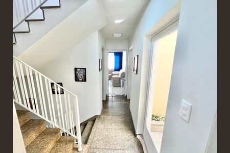 Casa à venda com 288m², 3 quartos e 3 vagasCorredor