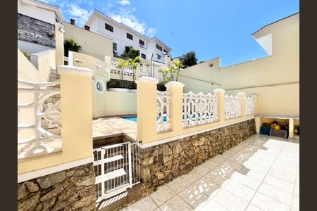 Casa à venda com 288m², 3 quartos e 3 vagasÁrea externa